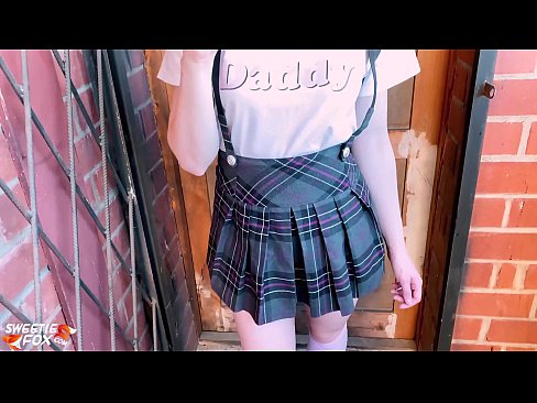 ❤️ 女學生深深地吸吮她的雞巴並亂搞而不是上課。 ️ 蕩婦 在我們 ❌️